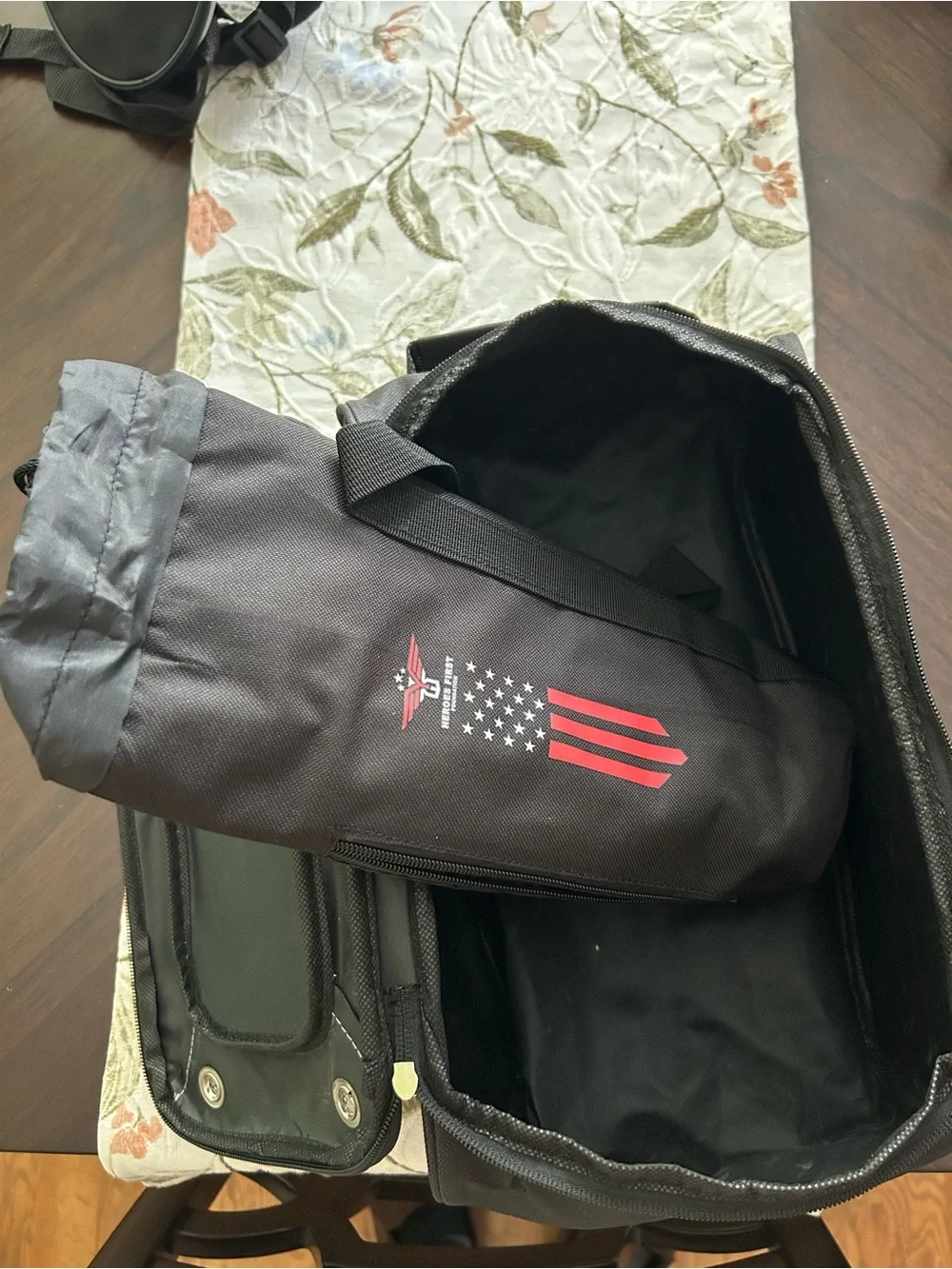 Black Men’s Cooler Bag with Wine Cooler bag inside